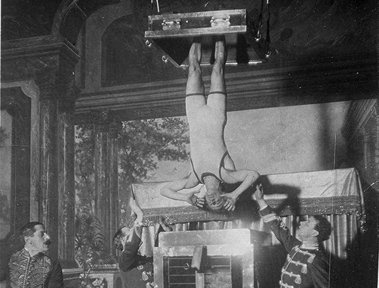 houdini water torture cell escape houdini water torture cell escape