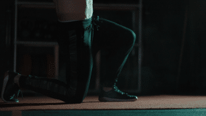Half kneeling slam